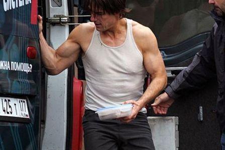 tom-cruise-muscles