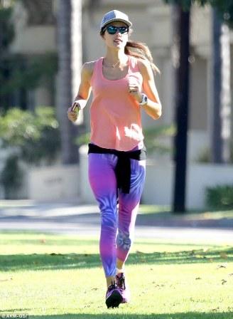 Alessandra Ambrosio jogging